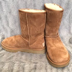 UGG Classic Short II Boots- Barely Used!! 😍😍